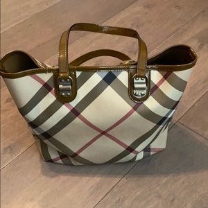 Burberry purse